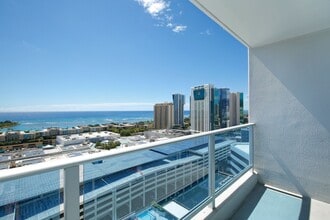 Building Photo - Convenient Urban Living - The Central!