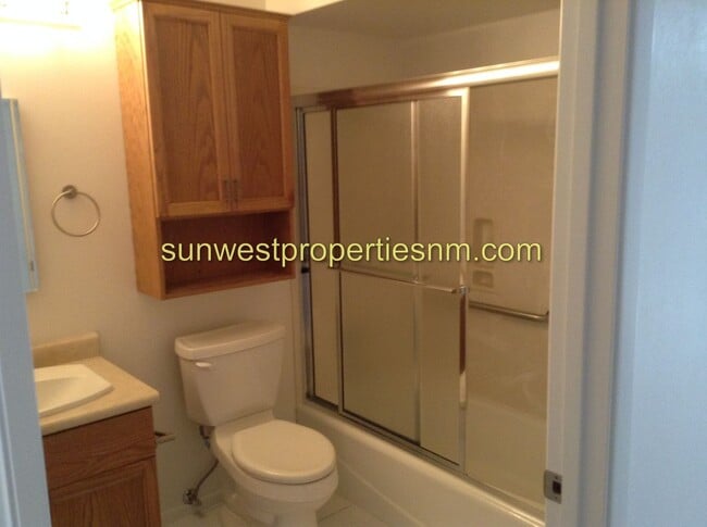 Building Photo - 3 Bedroom, 2 Bath 2 Garage Condominium