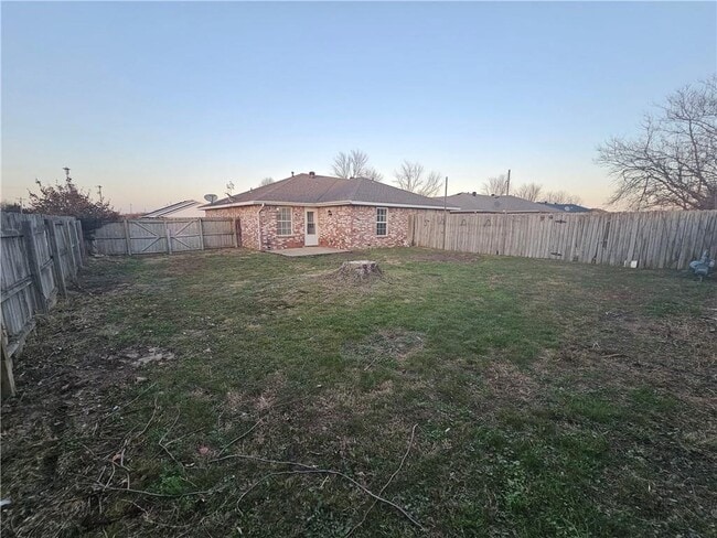 Building Photo - 2326 W Roselawn St