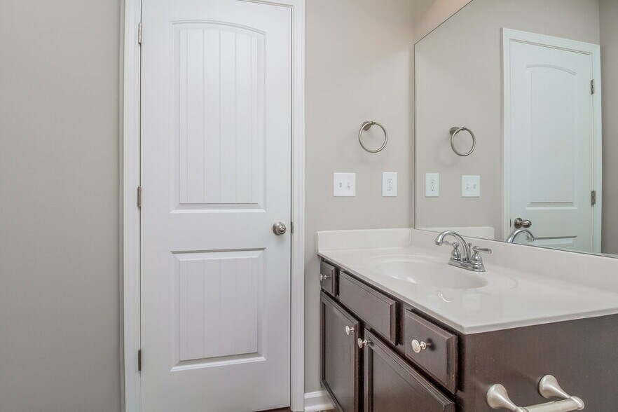 Building Photo - 2133 Longhunter Chase Dr