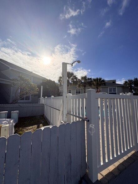 Outside Shower - 4870 S Atlantic Ave