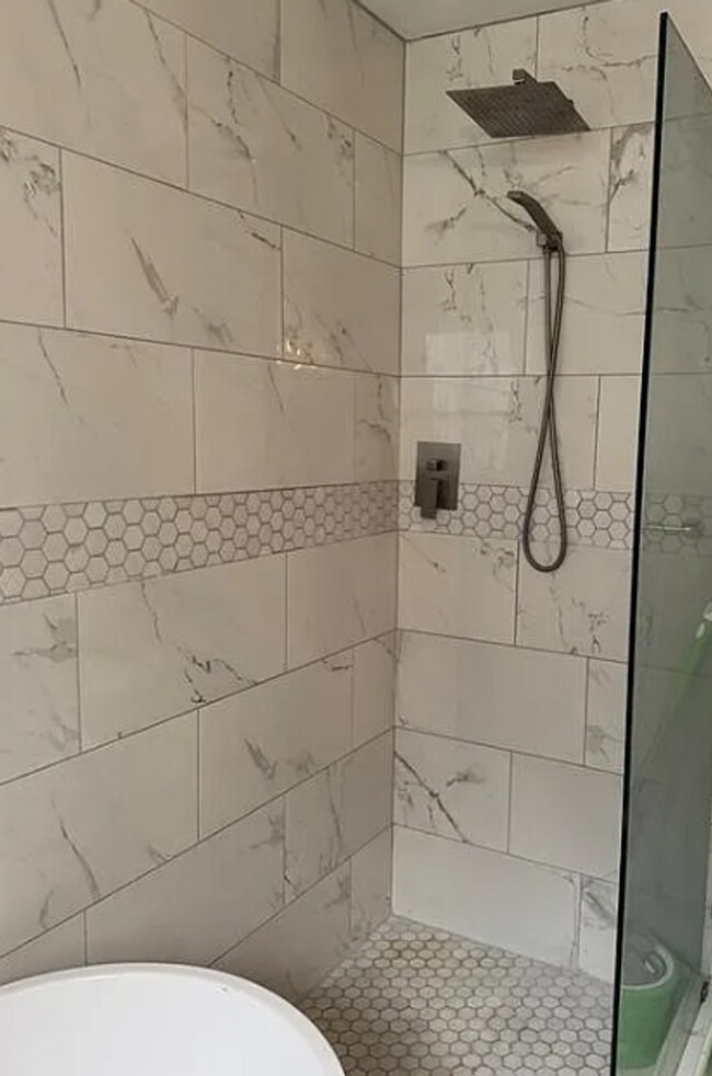 Building Photo - 10805 Hull Ave