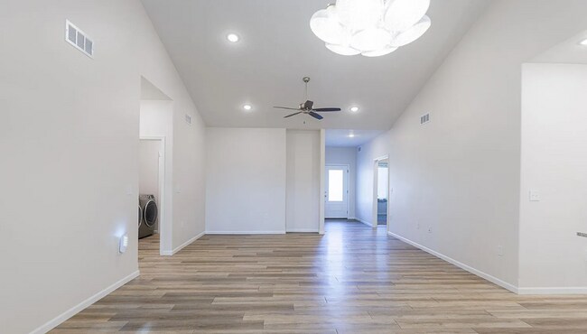 Building Photo - Don't miss out on this beautiful home!