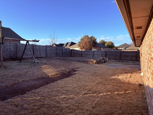 Building Photo - Four bedroom home in Central Norman