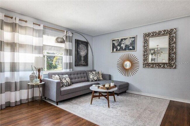 Building Photo - 1400 Locust St NE