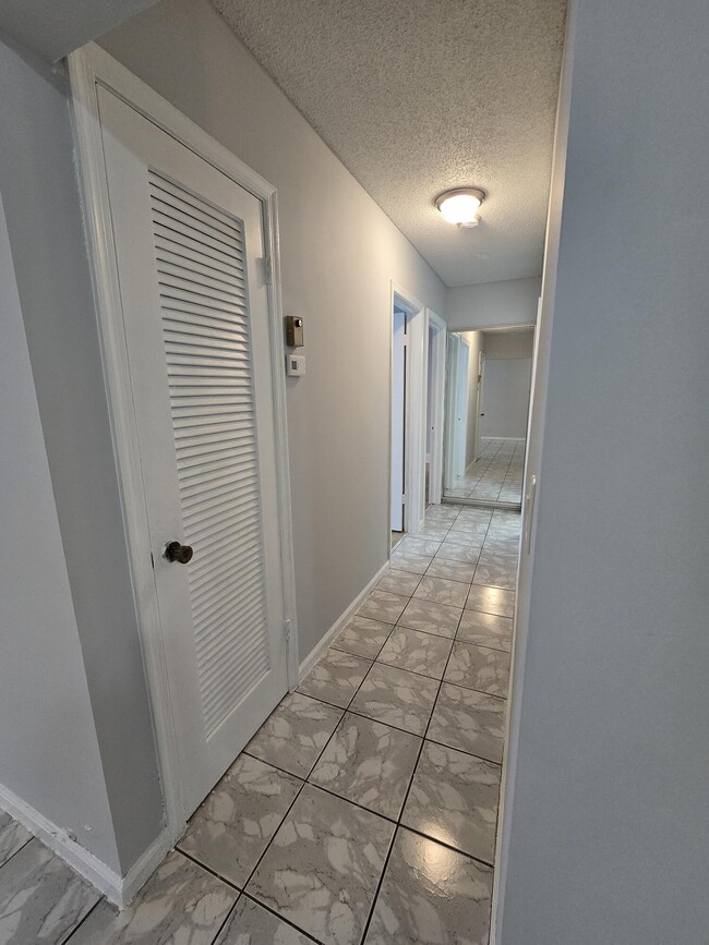 Building Photo - 5840 NE 22nd Way