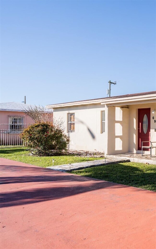 Building Photo - 690 E 10th Ave