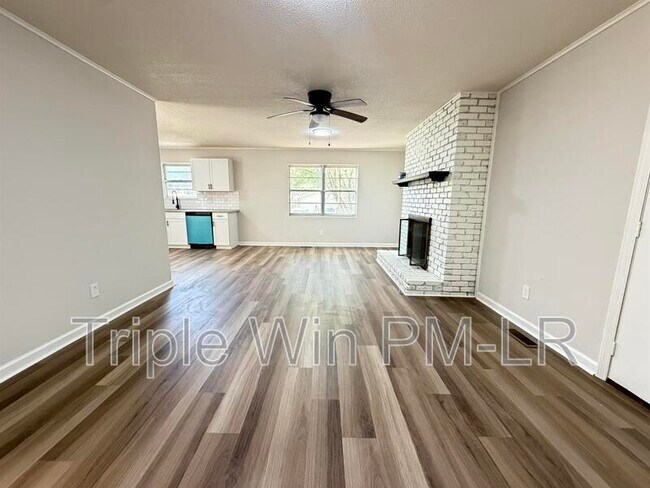Building Photo - 33 Single Oaks Dr
