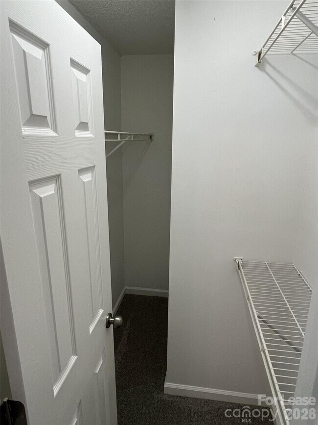 Building Photo - 5637 Hedgecrest Pl