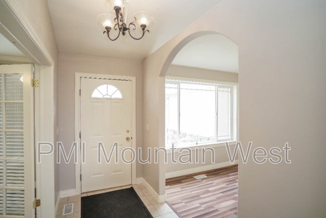 Building Photo - 144 S Mountain Rd