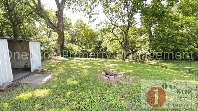 Building Photo - Adorable 3 Bedroom, 1 Bathroom in Independ...