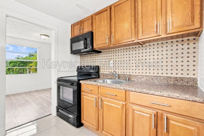 Building Photo - 1220 N 16th Ct