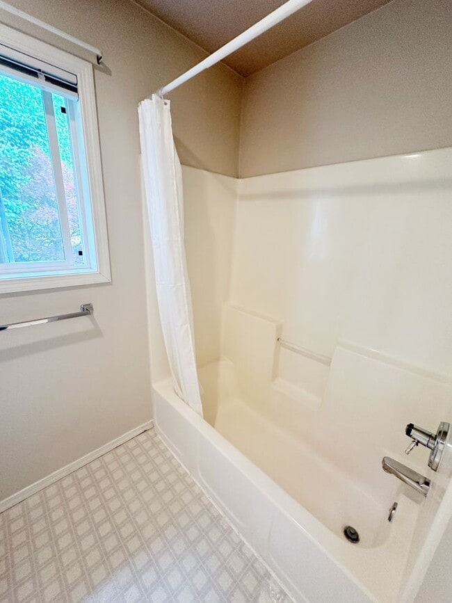 Building Photo - Gorgeous 4-Bedroom, 2.5-Bathroom House in Beaverton with Fenced Backyard, Cozy Gas Fireplace - $1...