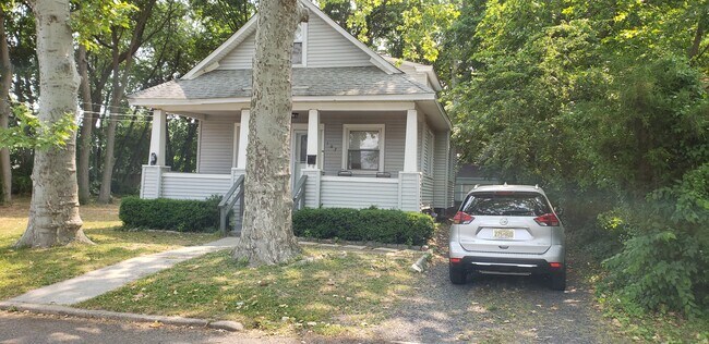 Building Photo - 107 Mansion Ave
