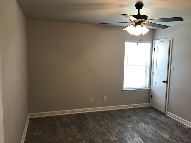 Building Photo - 2 bed/2 bath Duplex - Ready 1/14/2026 - Text 201-231-7228