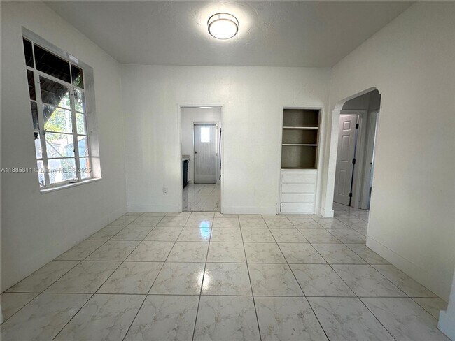 Building Photo - 937 NW 46th St