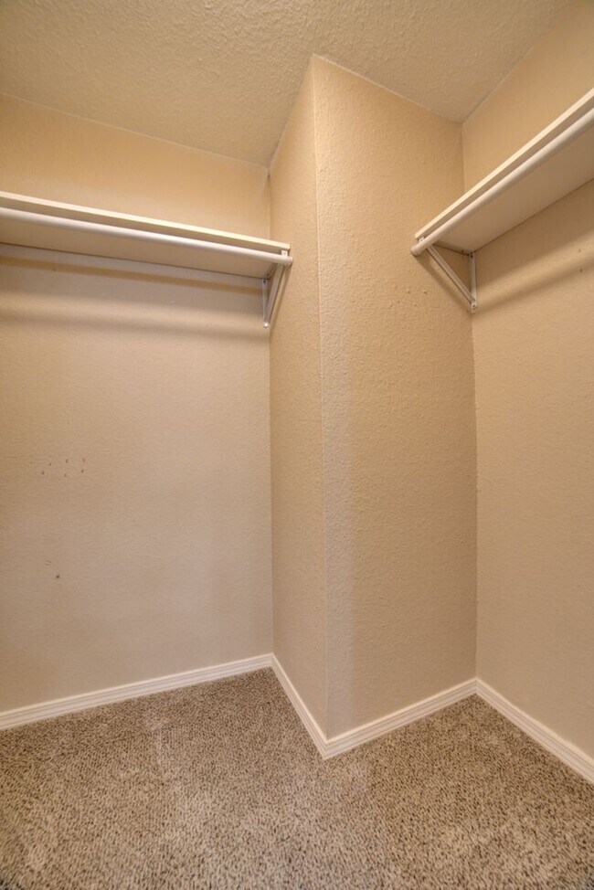 Building Photo - 8041-8041 S 79th E Ave