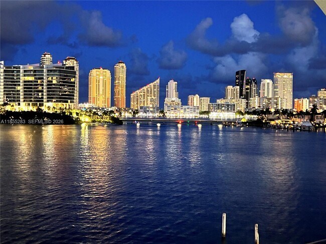 Building Photo - 3255 NE 184th St