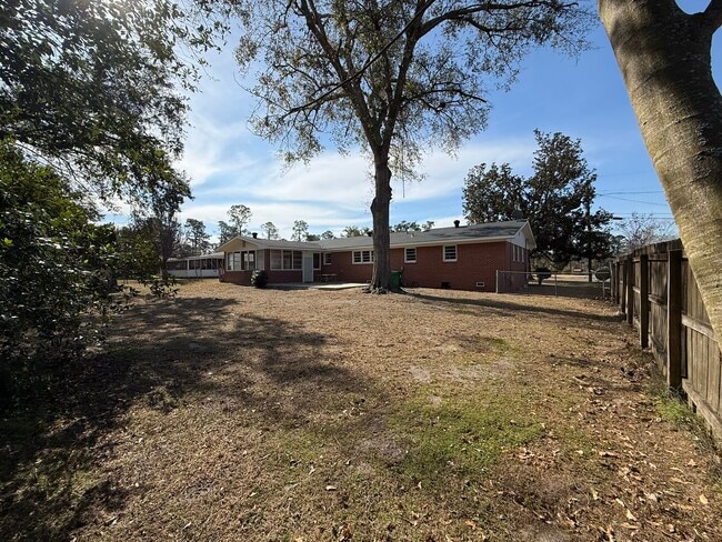 Building Photo - 61 Loganberry Cir