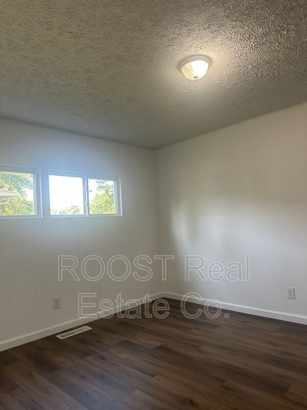 Building Photo - 1150 Elderwood Ave