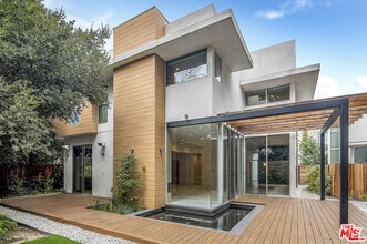 Building Photo - 16536 Moorpark St