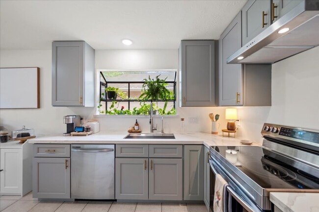 Building Photo - 7752 High Village Dr