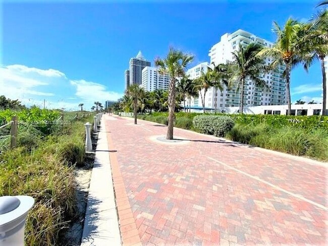 Building Photo - 5005 Collins Ave