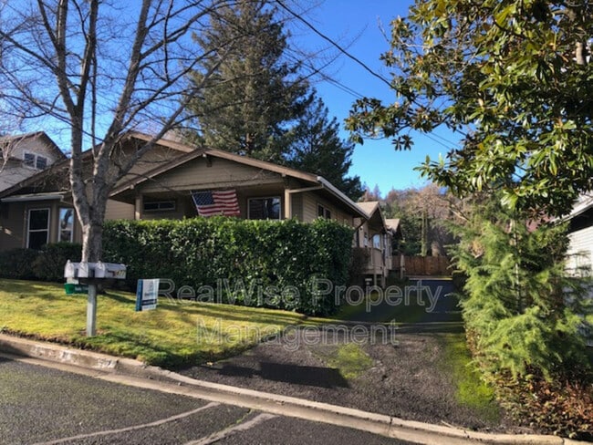 Building Photo - 475 Scenic Dr