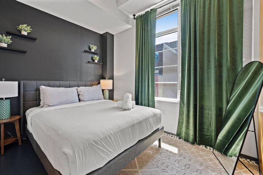 Building Photo - 160 E Berkeley St