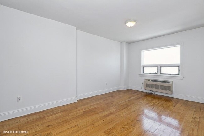 Building Photo - 809-815 22nd St