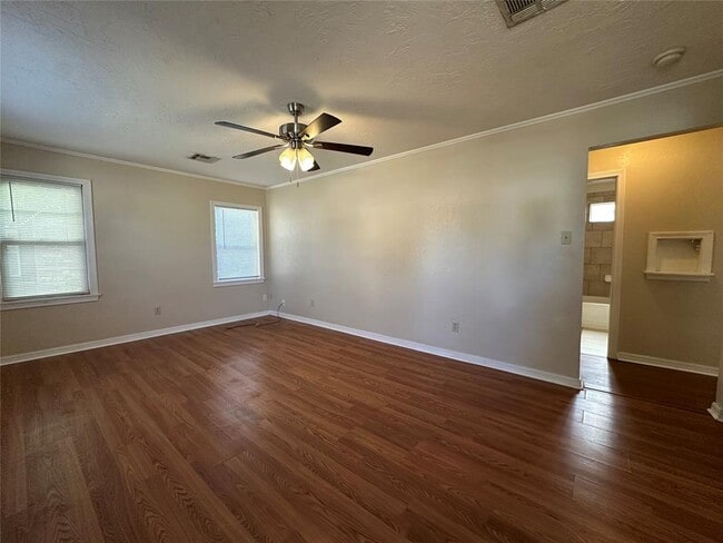 Building Photo - 110 E Dale St