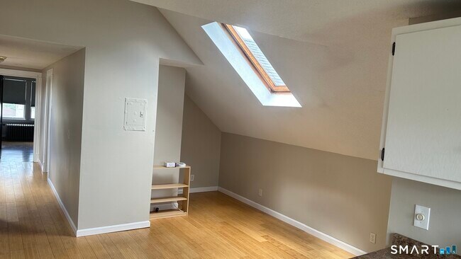 Building Photo - 40 N Quaker Ln