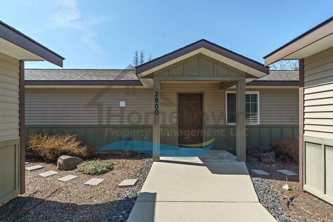 Building Photo - 2 Bedroom 1 Bath Home with Off-Street Parking Available in Coeur d'Alene!