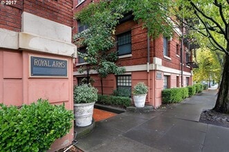 Building Photo - 1829 NW Lovejoy St
