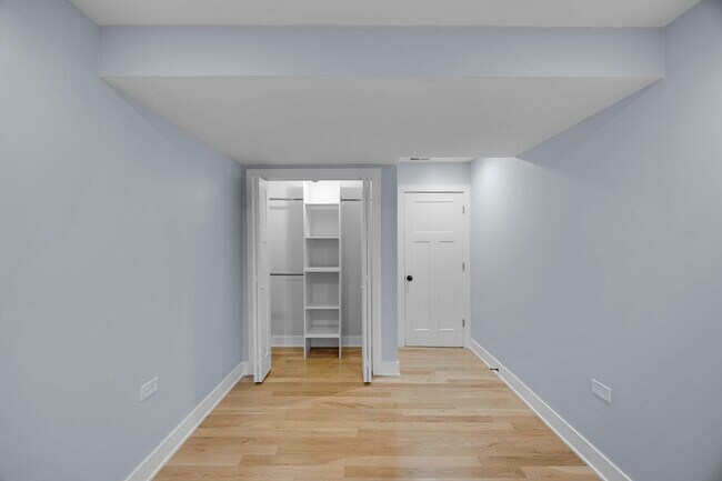 Building Photo - 2046 W Moffat St