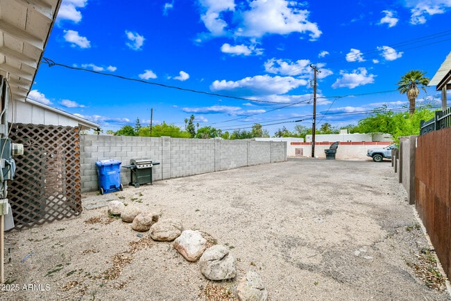 Building Photo - 2709 N 7th St