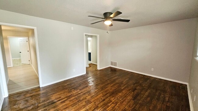 Building Photo - Beautifully Renovated 4 Bed