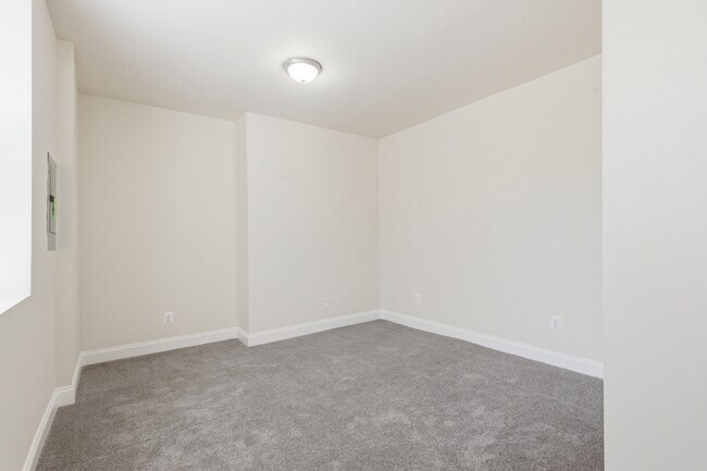 Building Photo - 910 N Arlington Ave