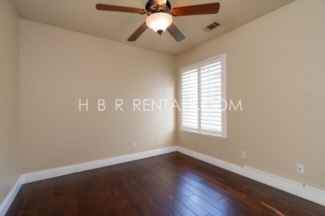 Building Photo - 422 Meyenberg Ave