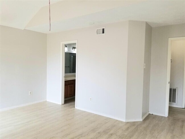 Building Photo - 9315 Bristlebrook Dr