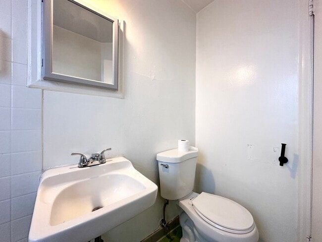 Building Photo - 1 Bedroom 1 Bath Close to N. Mississippi and Alberta.