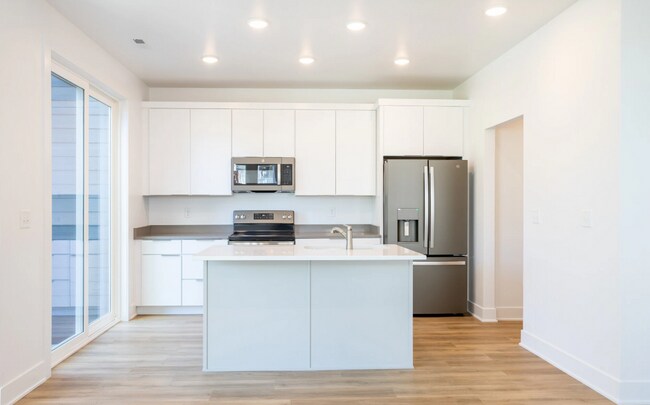 Building Photo - 804 Delaware Ave