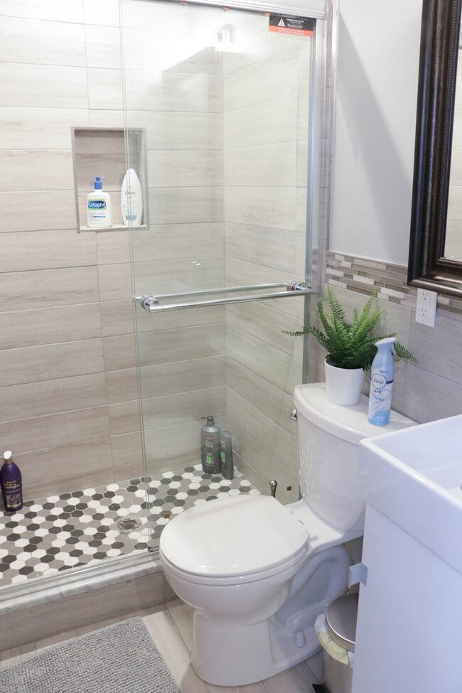 Building Photo - 334 N 13th St