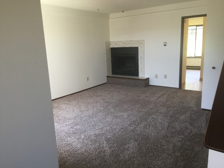 Building Photo - 600 SW Crestview St