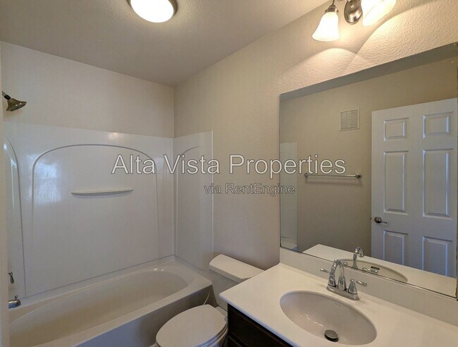 Building Photo - 10521 Zenor Ln