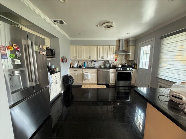 Building Photo - 50 Terrehans Ln