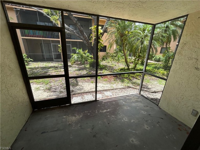 Building Photo - 2690 Park Windsor Dr