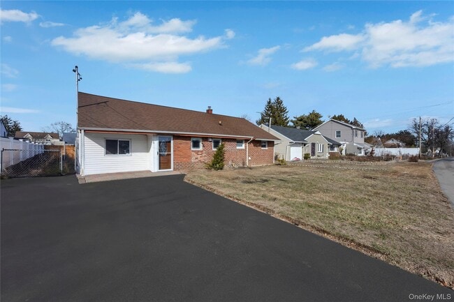 Building Photo - 170 5th St