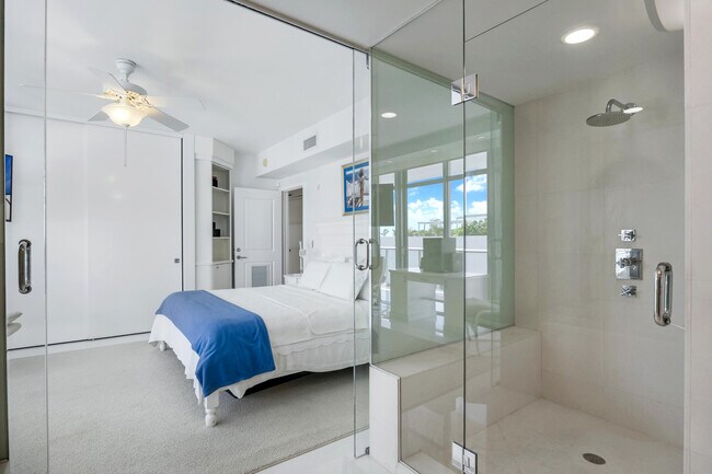 Building Photo - 3737 Collins Ave