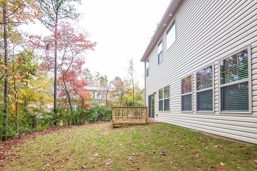 Building Photo - 421 Breezewood Dr